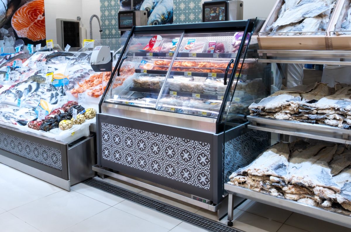 Expositor para autosserviço de peixe e marisco embalado da JORDAO | JORDAO's packaged seafood semivertical